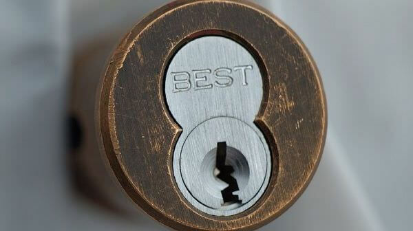 Замена личинки замка входной двери в Ярославле